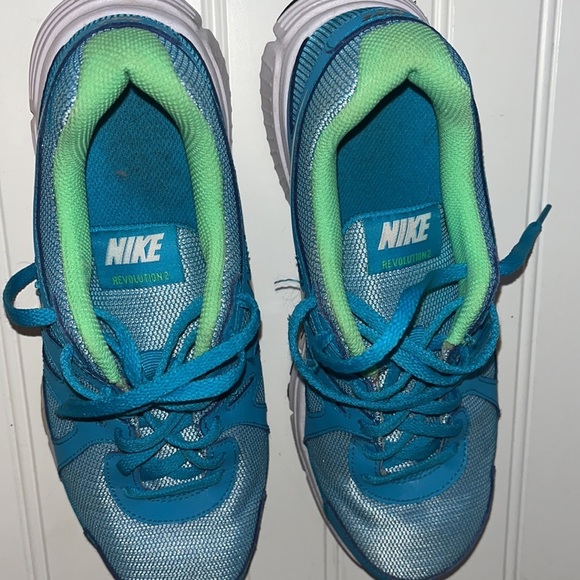 Nike blue sneakers size 6.5Y - Picture 2 of 7